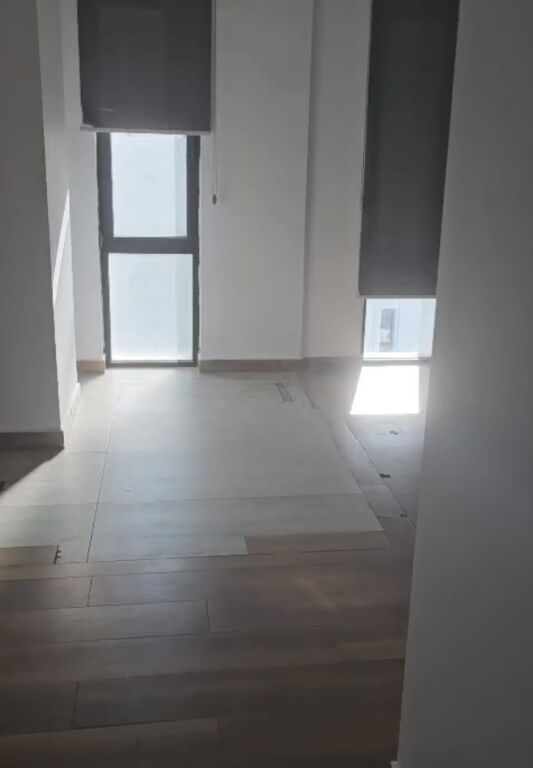 Office for rent at Ringu, Zogu i Zi.