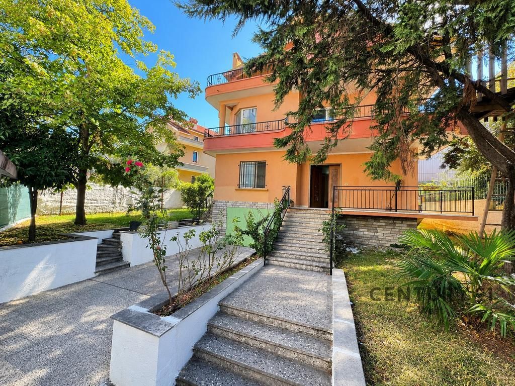 VILLA SU TRE PIANI IN AFFITTO – COLLINA DEL PRETE
