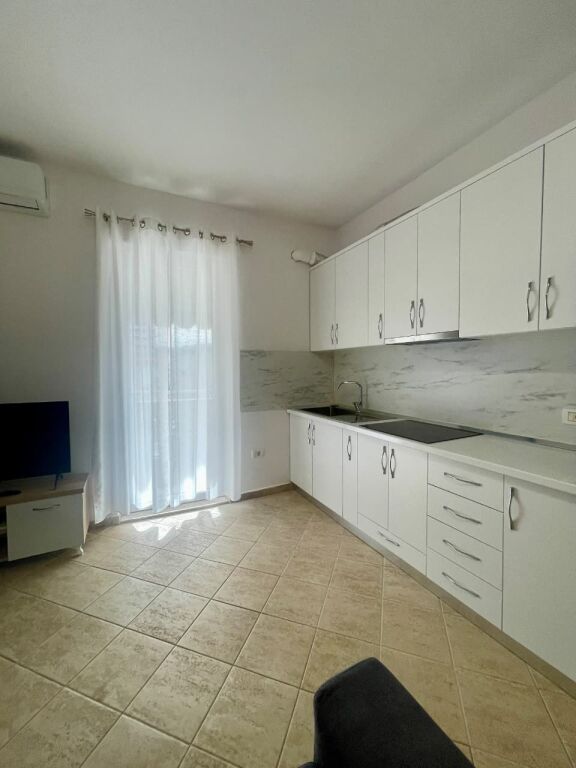 Apartament - Për Qira - Rruga Sali Butka