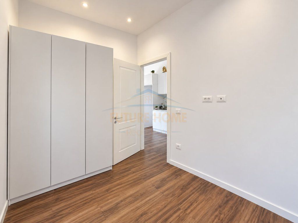 Shitet, Apartament 1+1, Liqeni i Thatë, Tiranë. 115,000 €