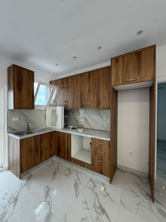 Jepet me qera apartament ne Spitall
