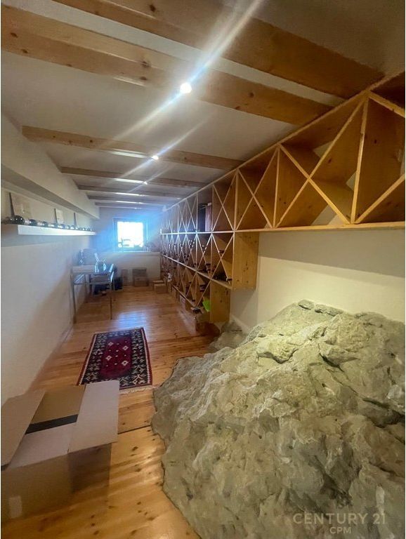 3-storey villa for rent with pool and superb view, Petrelë, Tirana - 3500€ | 421 m²