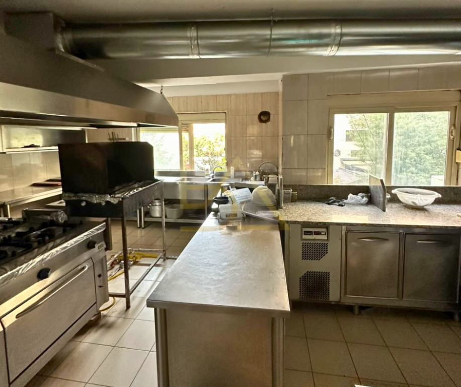 JEPET ME QIRA LOKAL – BRRYL, TIRANË
