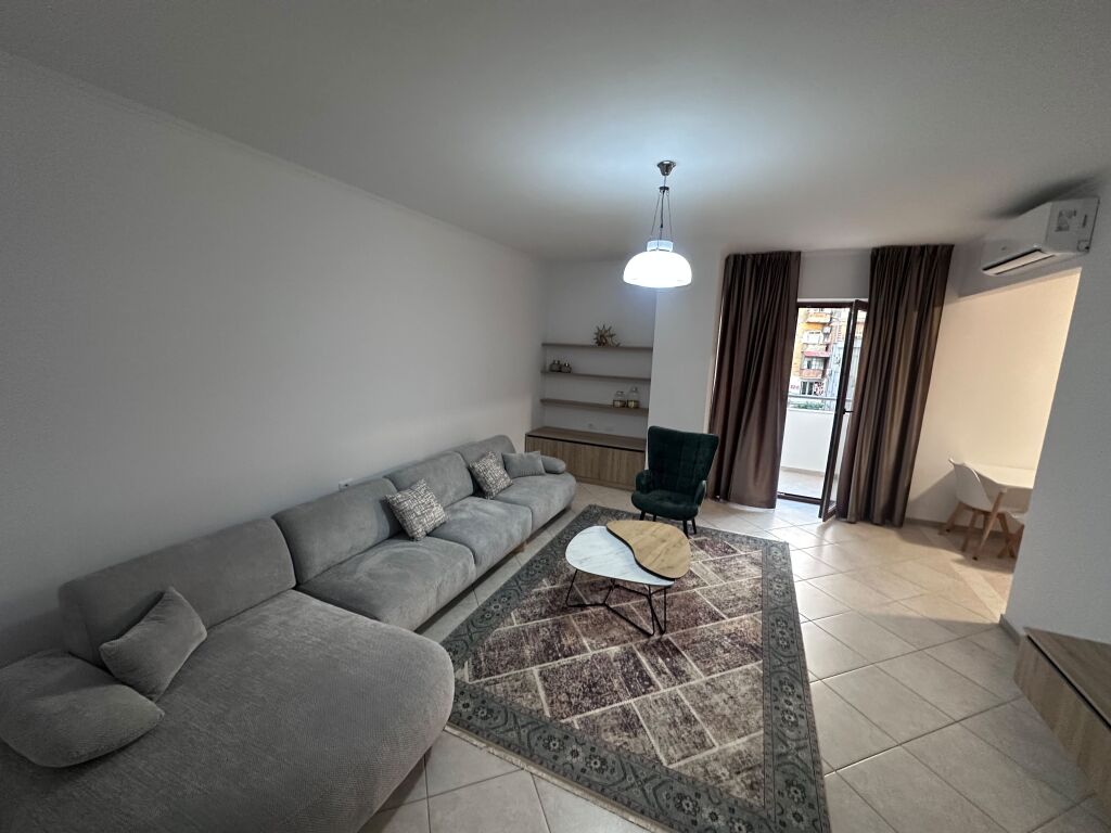 Affittasi 2+1 Viale Zogu i Pare  800€