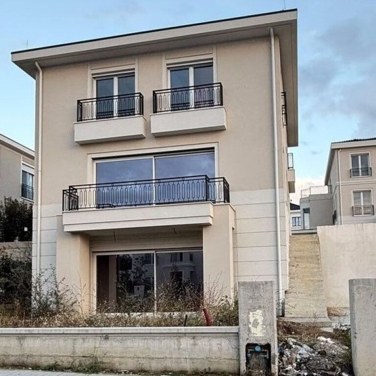 🏡 SHITET VILË LUKSOZE 3-KATËSHE ME PISHINË | COLLINA VERDE ✨🌿