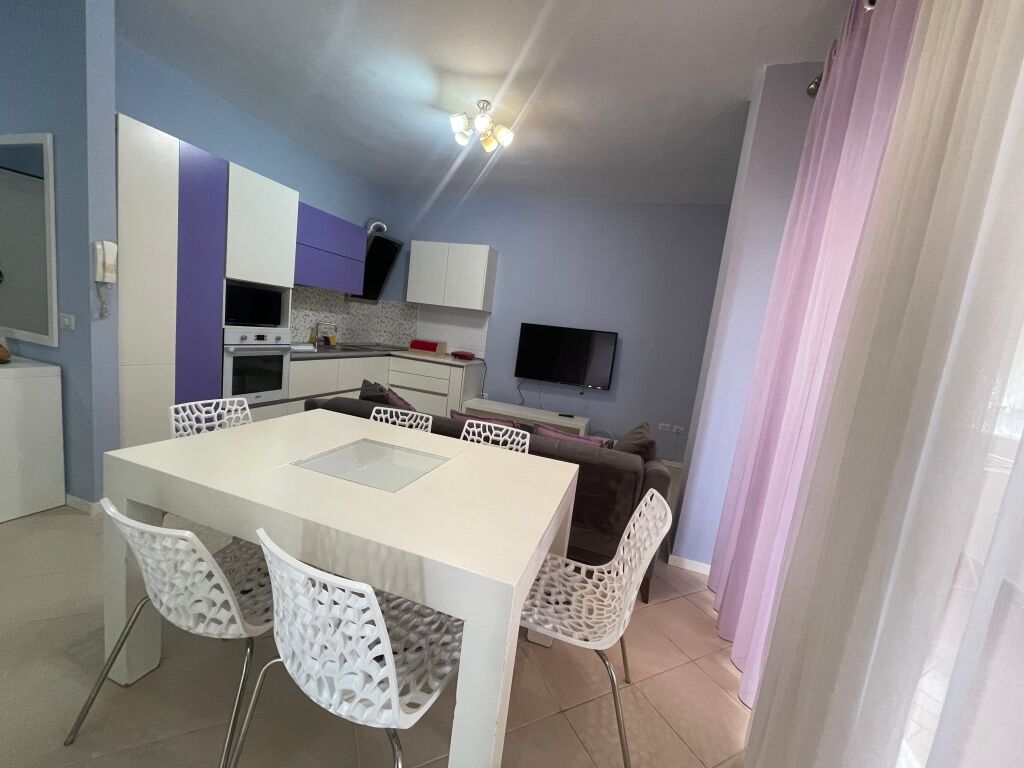Qira,Apartament 1+1 tek Kristal Center 65.000 lekë