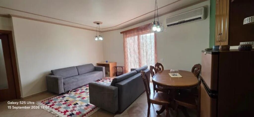 Jepet apartament 2+1+2 me qira tek Rruga e Dibres, prane Shkolles se Bashkuar , Spitali QSUT , Kinostudio , Xhamlliku , Allias , Medreseja .