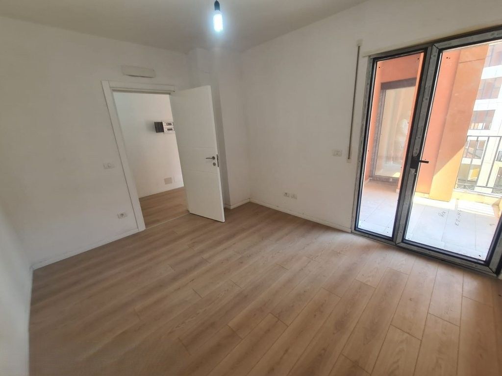 APARTAMENT 2+1 TEK SHKOLLA E KUQE! 249,000 €