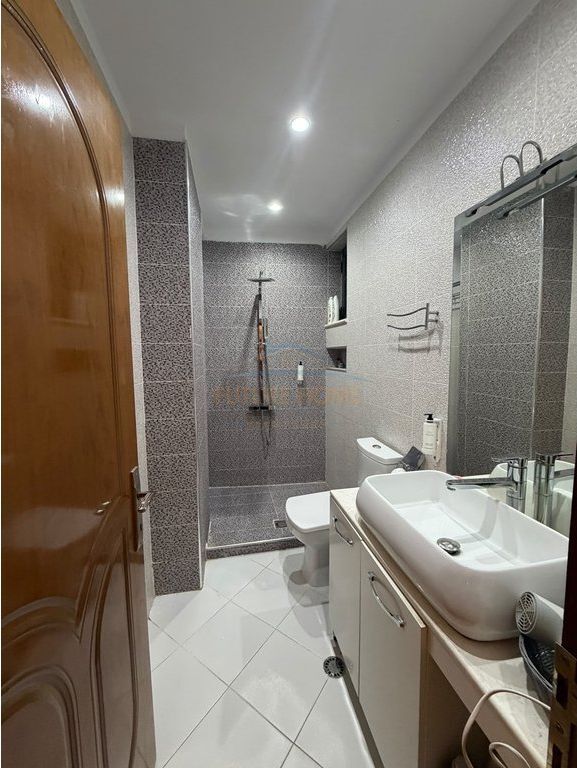 Affitto,Appartamento 3+1+2,Moschea dei Tabacchi,Tirana