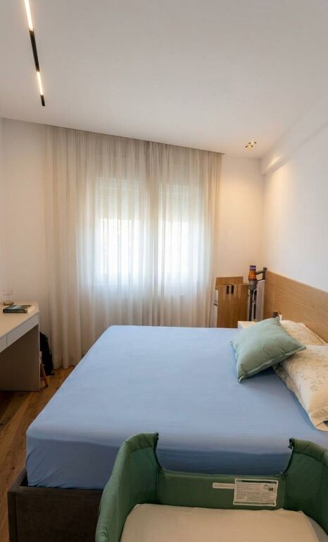 Jepet me Qira Apartament Luksoz 1+1 te Kodra e Diellit, Tiranë – 65 m² me Parkim