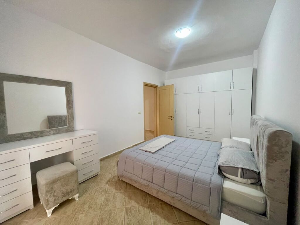Apartament 2+1 per qira tek Rruga e Kavajes.