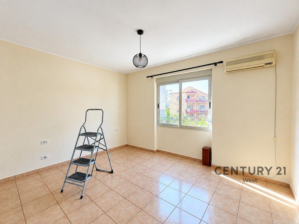 VILLA SU TRE PIANI IN AFFITTO – COLLINA DEL PRETE