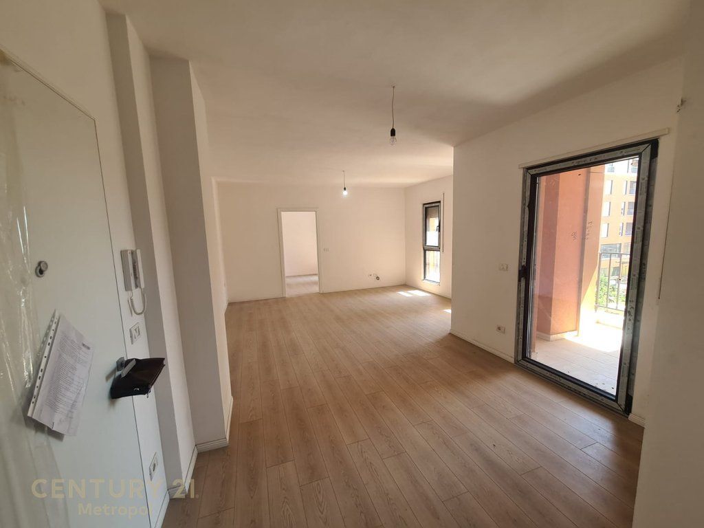 APARTAMENT 2+1 TEK SHKOLLA E KUQE!