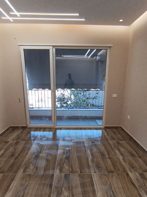 Apartament 1+1 jepet me qera per Biznes