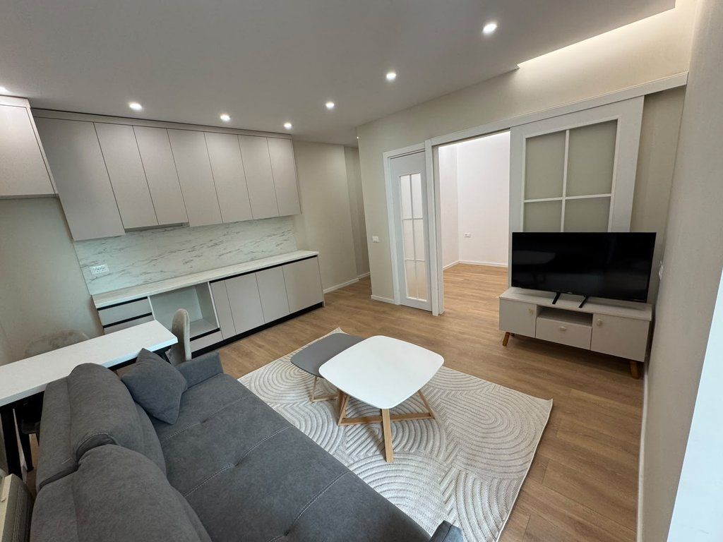 Shitet, Apartament 1+1, Komuna e Parisit, Tirane