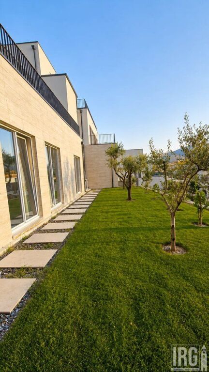 Affittasi appartamento 3+1+2+Deposito+Guardaroba+Cortile+2 Posti Auto presso Eden Residence, a Sauk.
