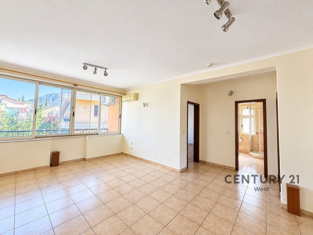 VILLA SU TRE PIANI IN AFFITTO – COLLINA DEL PRETE