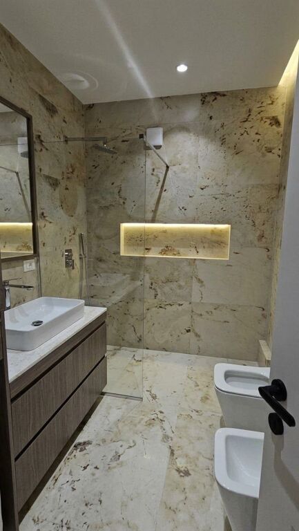 Appartamento di Lusso in Affitto 3+1, 140 m², Via Kosovarëve, Tirana