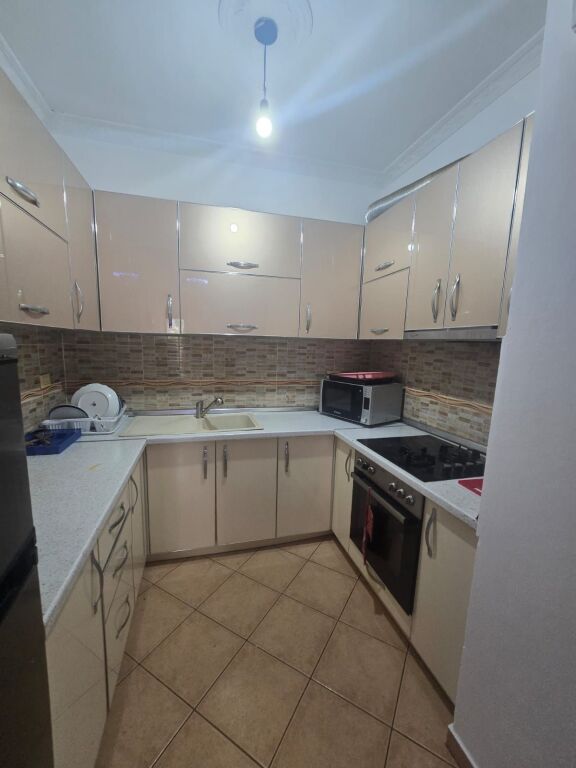 🏡 APPARTAMENTO 2+1+2 IN AFFITTO – 📍 VIA KAVAJË