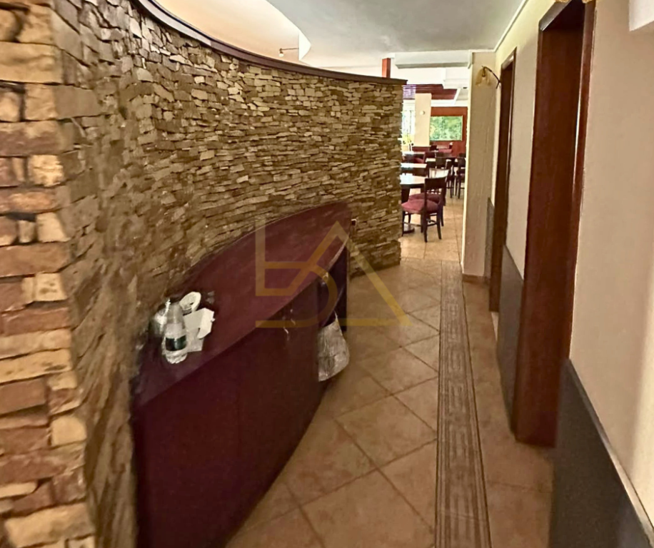 JEPET ME QIRA LOKAL – BRRYL, TIRANË