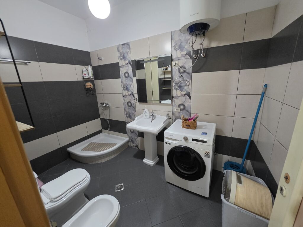 Apartament me qera 2+1 Astir