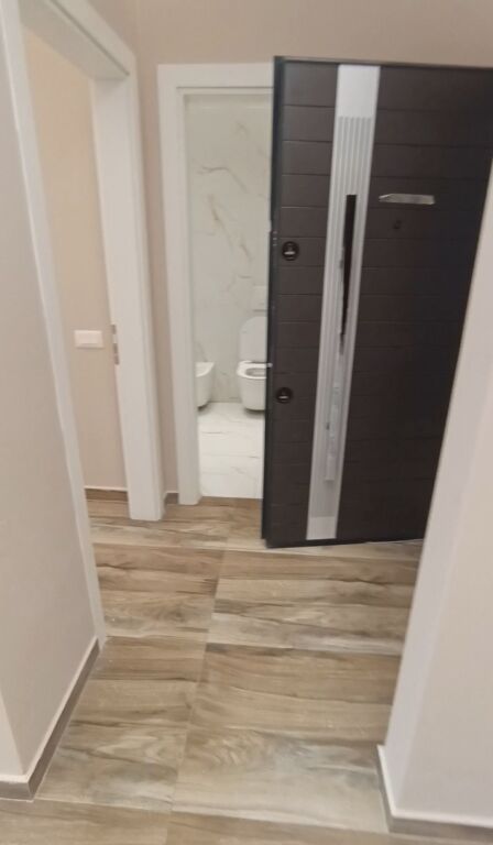 Apartament 1+1 jepet me qera per Biznes