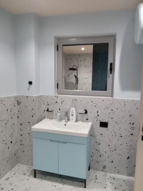 🏡 JEPET ME QIRA APARTAMENT 1+1 – KOMPLEKSI ODEON, VLORË