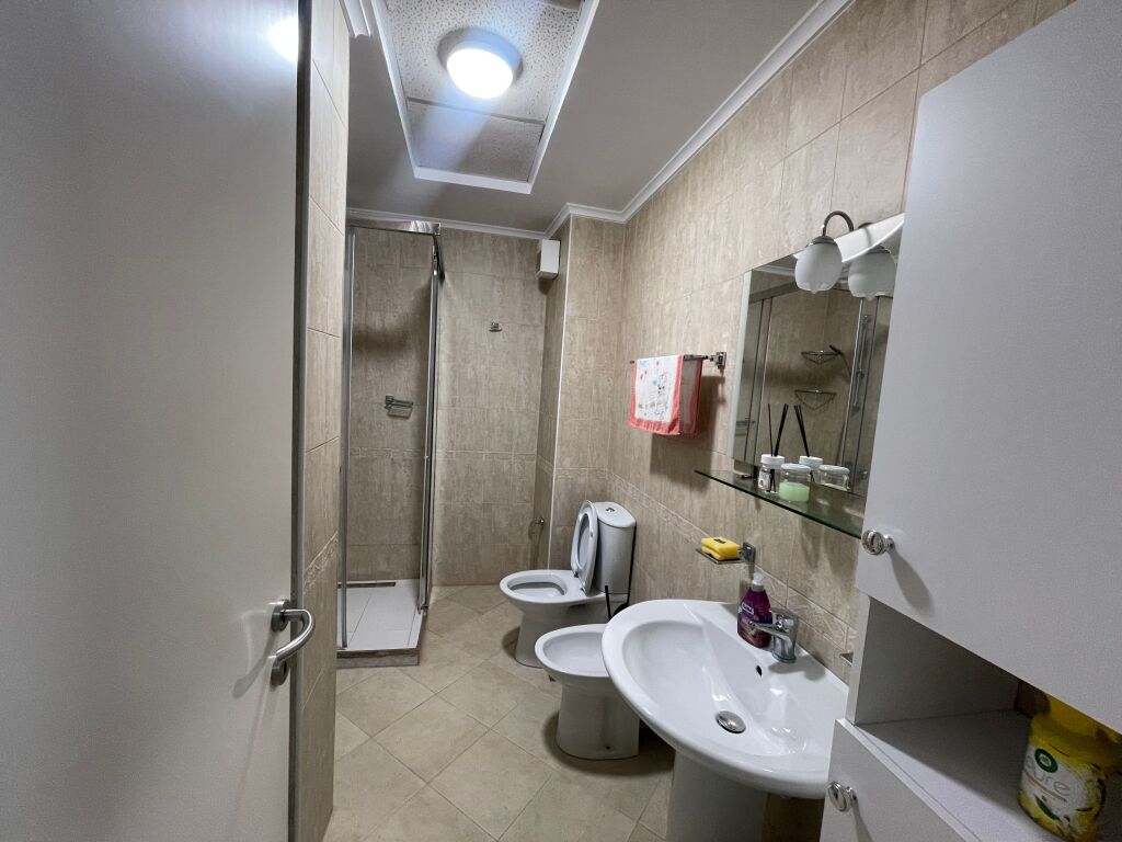 Qira,Apartament 1+1 tek Kristal Center 65.000 lekë