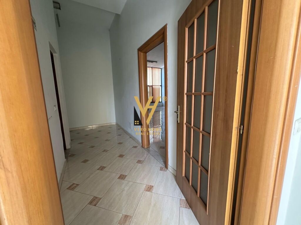 LOCALE COMMERCIALE 230 M2 IN AFFITTO A BRRYLI 1.800 EURO