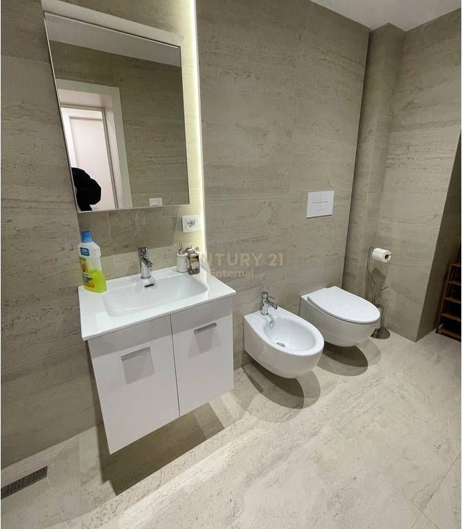 Shitet Apartament 2+1 ne Qender te Tiranes