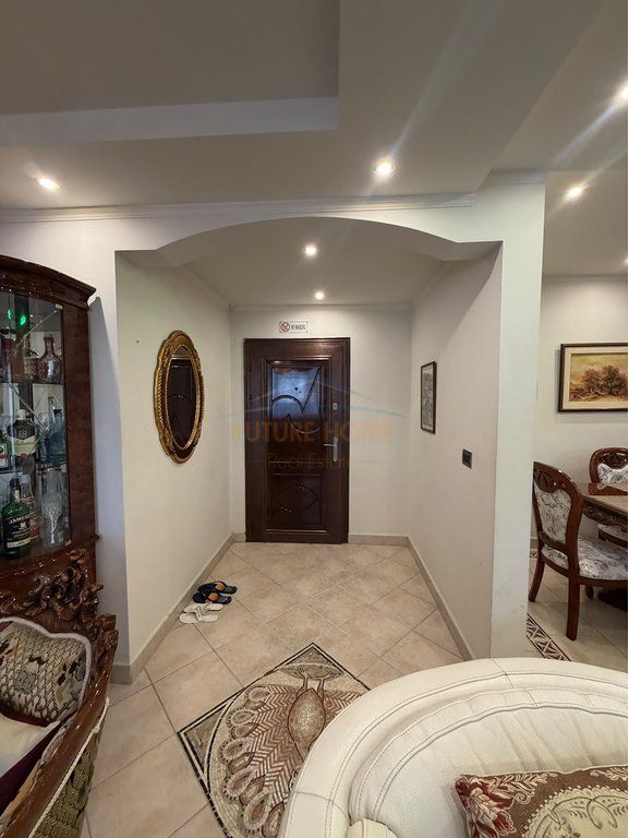 Affitto,Appartamento 3+1+2, Moschea dei Tabacchi,Tirana