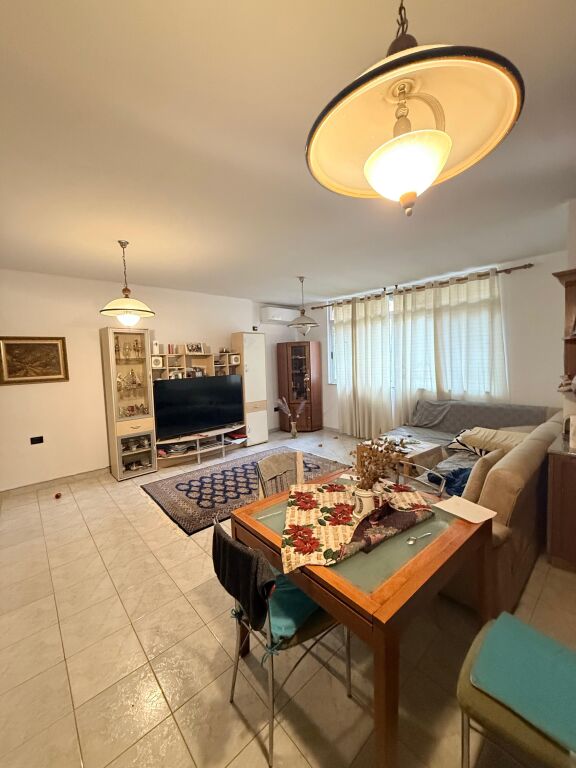 APARTAMENT 3+1 PER SHITJE PRANE KIKA 1