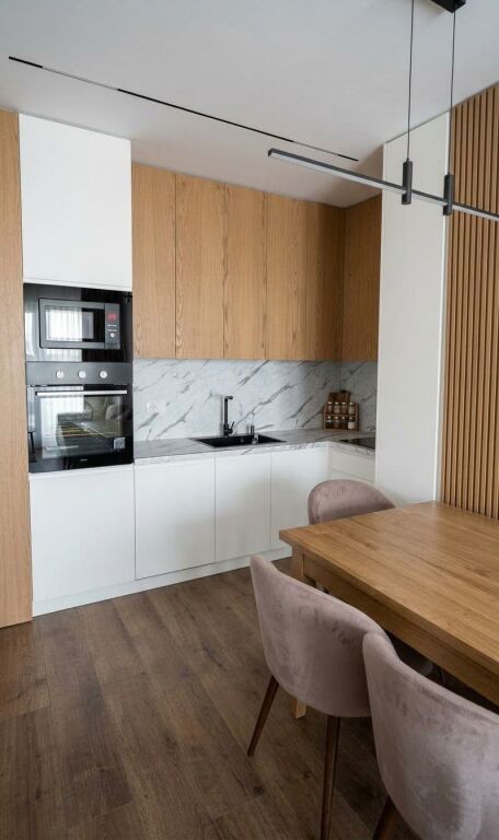 Jepet me Qira Apartament Luksoz 1+1 te Kodra e Diellit, Tiranë – 65 m² me Parkim