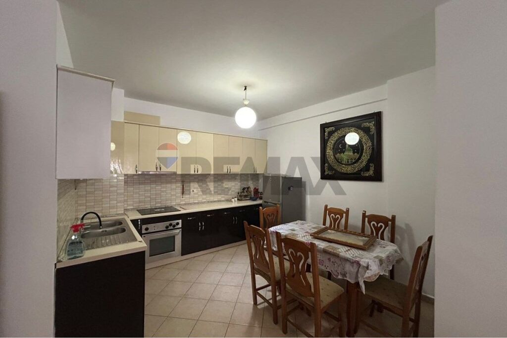 Apartament - Për Qira - Rruga Teodor Keko, Tiranë