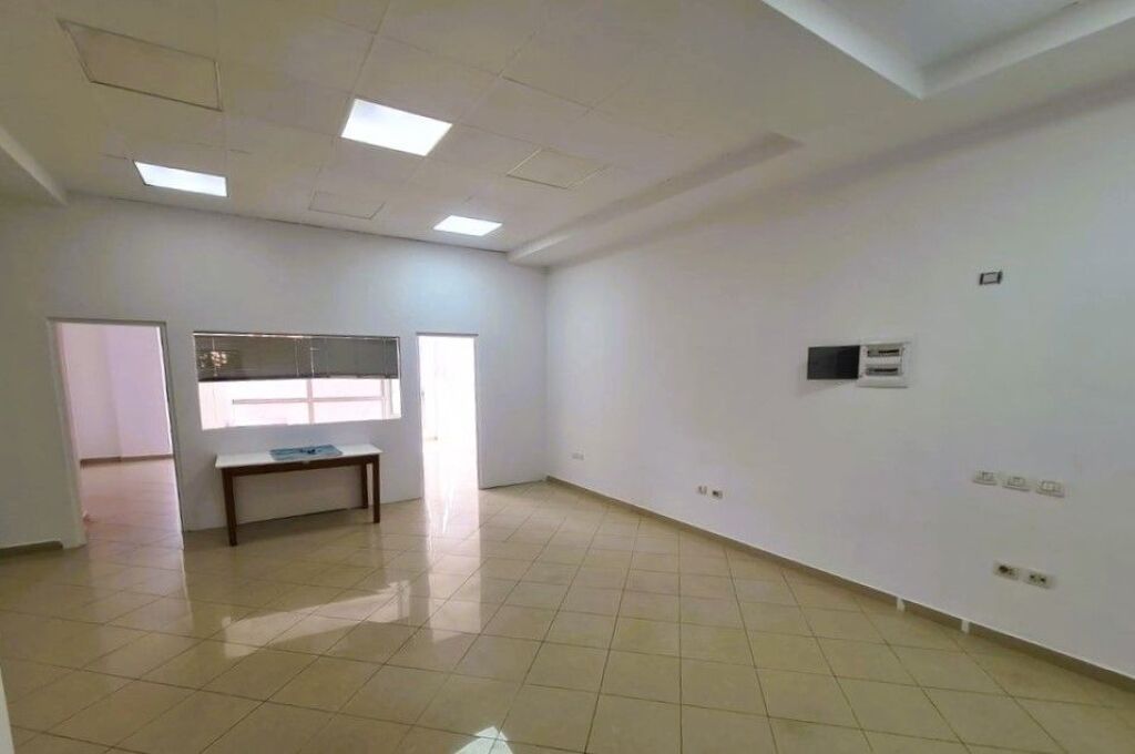 ZYRE 140M2 TEK RRUGA E KAVAJES!