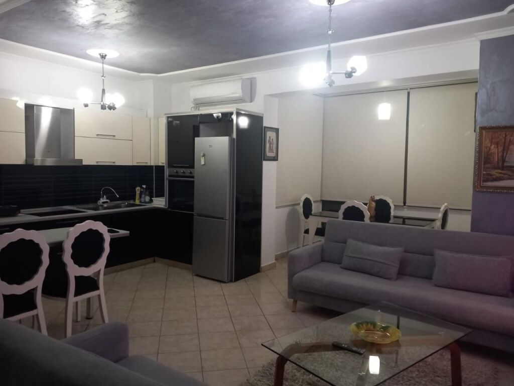Apartsment me  qera 2+1 te Rruga e Kavajes