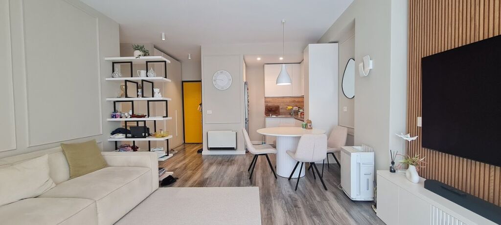 VENDESI appartamento 2+1 PREMIUM presso la Residenza "KODRA E DIELLIT"