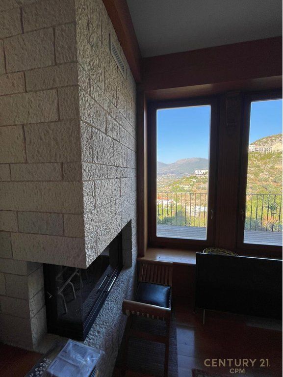 3-storey villa for rent with pool and superb view, Petrelë, Tirana - 3500€ | 421 m²
