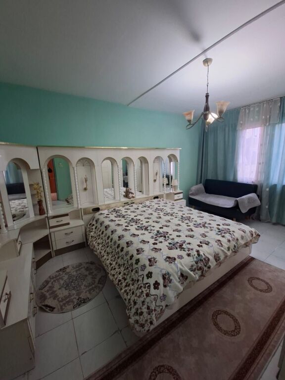 OCCASIONE! A 21-Dhjetori, appartamento arredato 1+1 in affitto. Prezzo 40.000 Lek