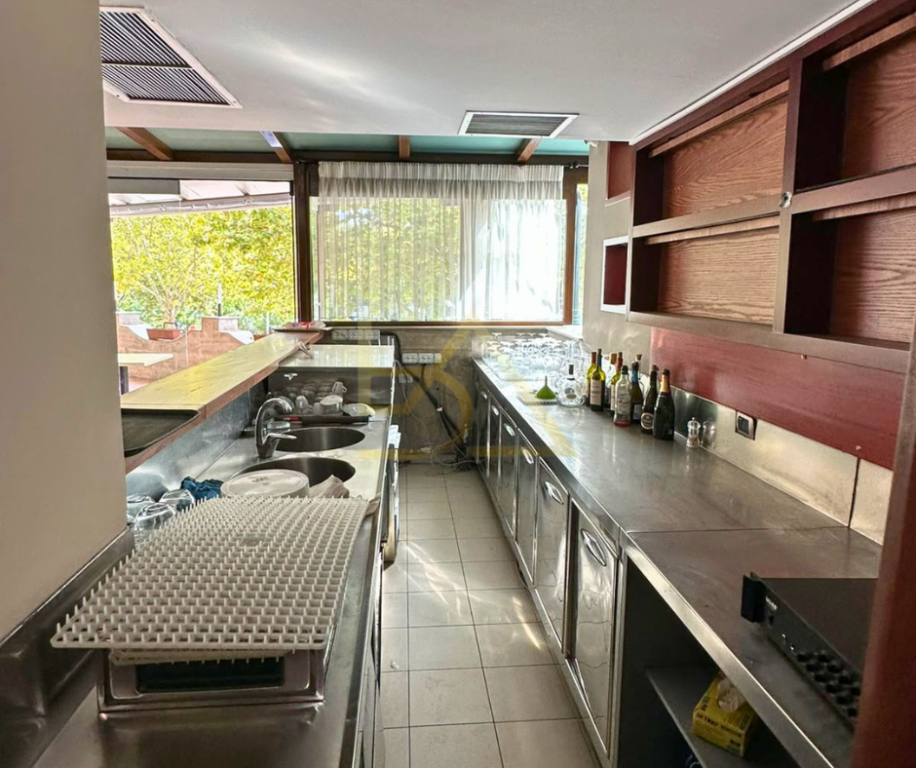 JEPET ME QIRA LOKAL – BRRYL, TIRANË