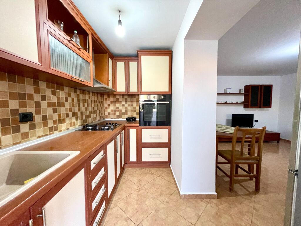 3+1 for rent near the new market 70,000 lek /month