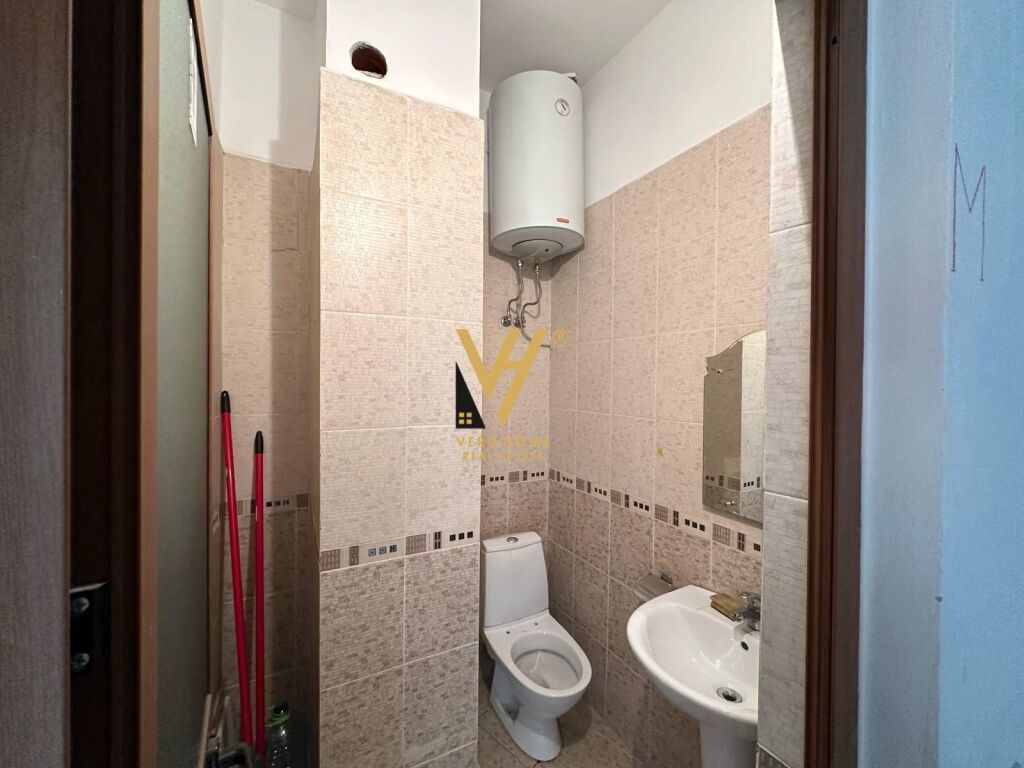 LOCALE COMMERCIALE 230 M2 IN AFFITTO A BRRYLI 1.800 EURO