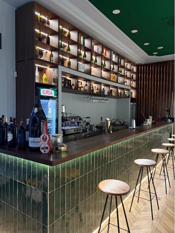BUSINESS PREMISES FOR SALE – INVESTED FOR BAR &amp; RESTAURANT