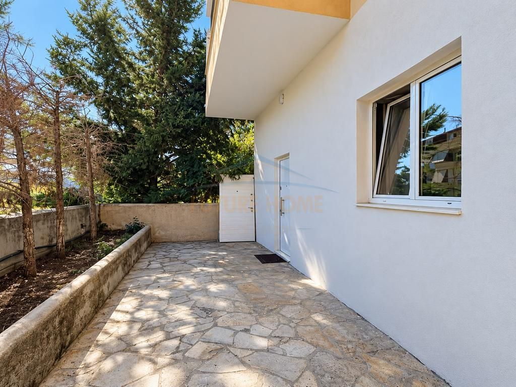 Shitet, Apartament 1+1, Liqeni i Thatë, Tiranë. 115,000 €