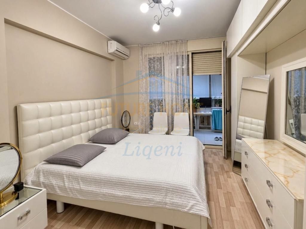Appartamento 2+1+2+Veranda in vendita al Kristal Center, Tirana
