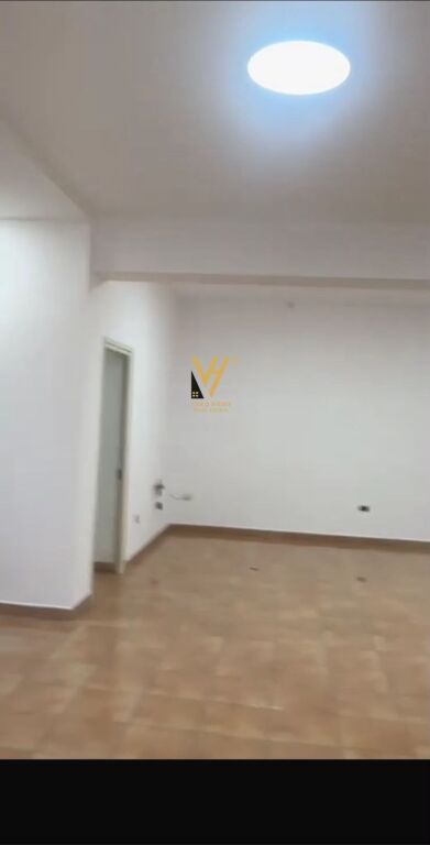 LOCALE COMMERCIALE 80 M2 IN AFFITTO A VASIL SHANTO 600 EURO