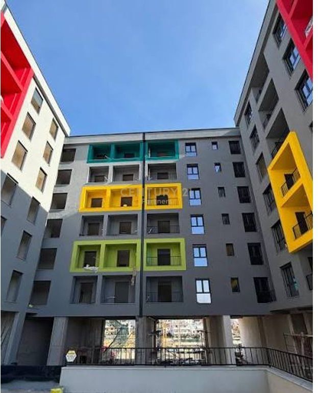 OKAZION! SHITET APARTAMENT 2+1 + verand TEK COLOR SPLASH NE PASKUQAN – 1150 €/M² FAZE PERFUNDIMTARE