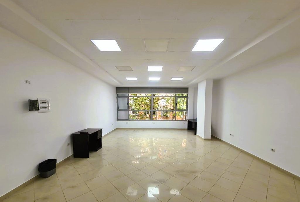 ZYRE 140M2 TEK RRUGA E KAVAJES!