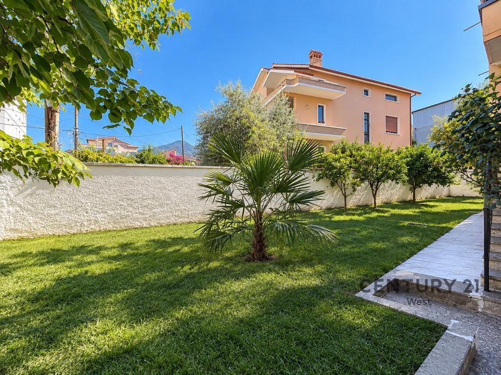 VILLA SU TRE PIANI IN AFFITTO – COLLINA DEL PRETE