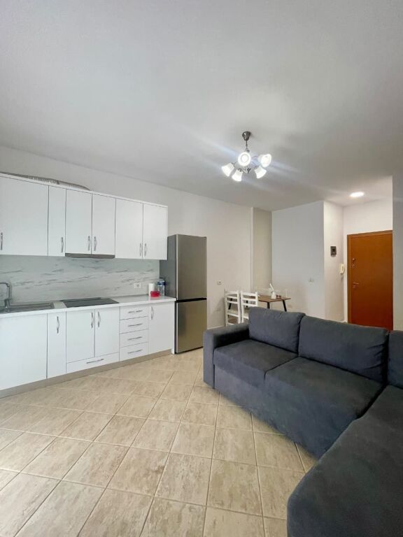 Apartament - Për Qira - Rruga Sali Butka